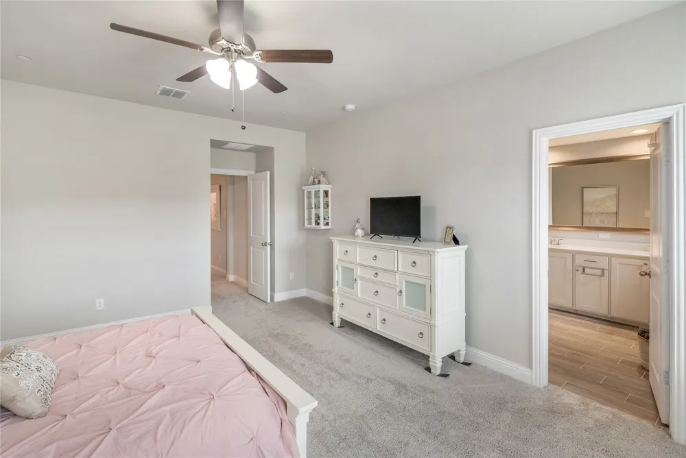 5948 Bursey Road Watauga, TX 76148