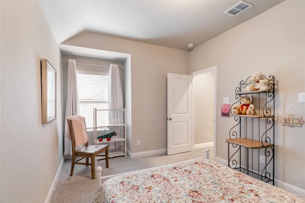 5948 Bursey Road Watauga, TX 76148