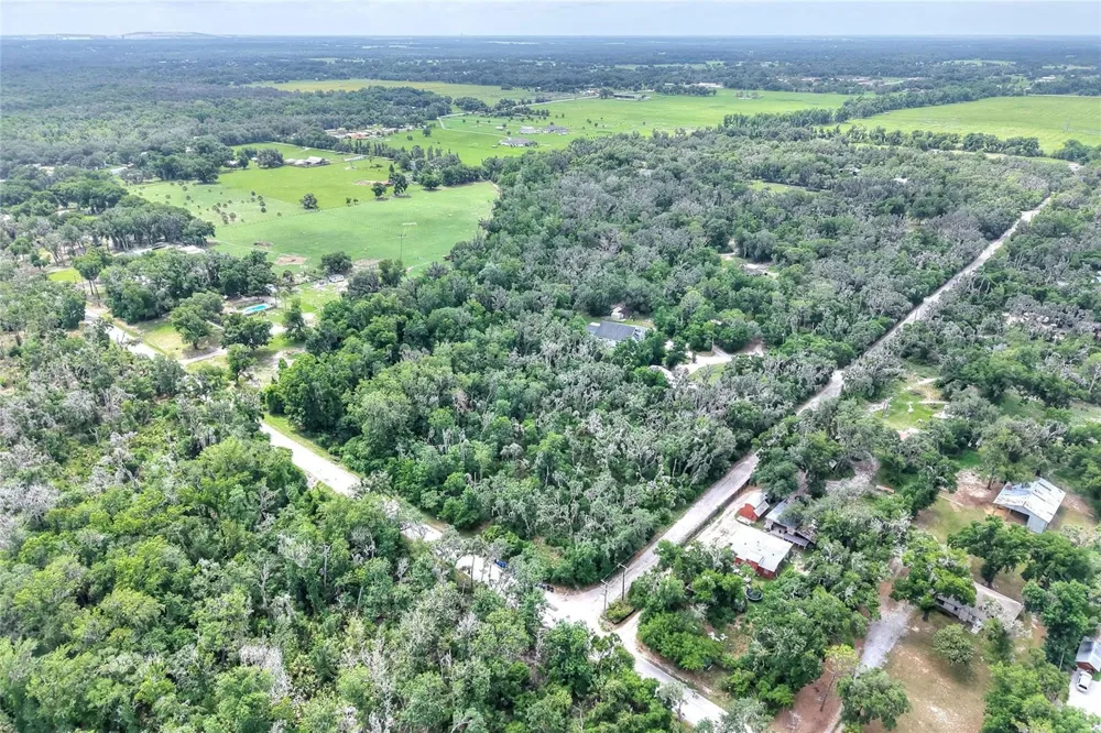 600 THOMPSON ROAD Lithia, FL 33547