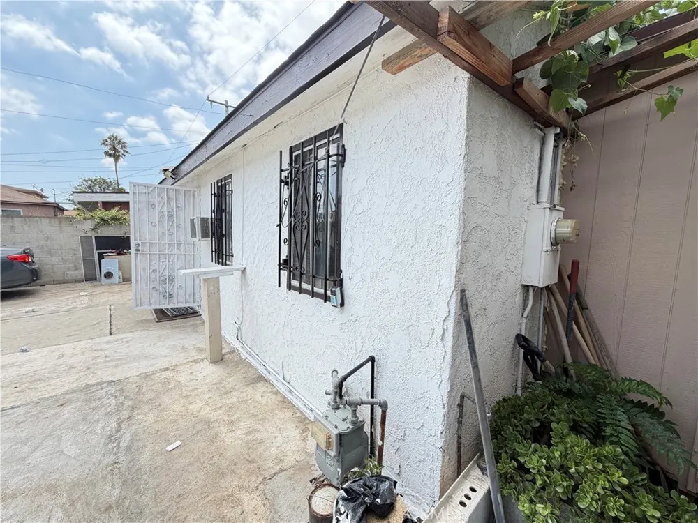 1249 W 90th Place Los Angeles, CA 90044