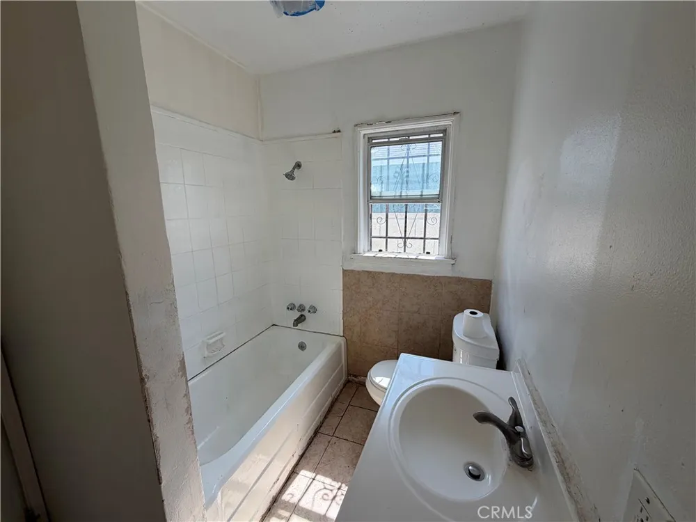 1249 W 90th Place Los Angeles, CA 90044