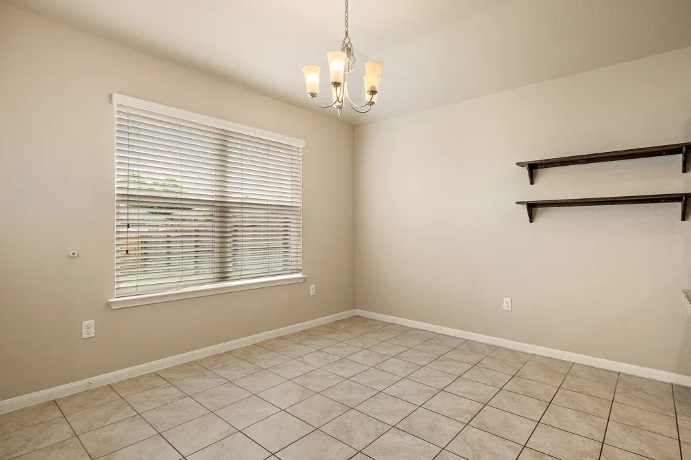 110 DENTON DRIVE Hutto, TX 78634