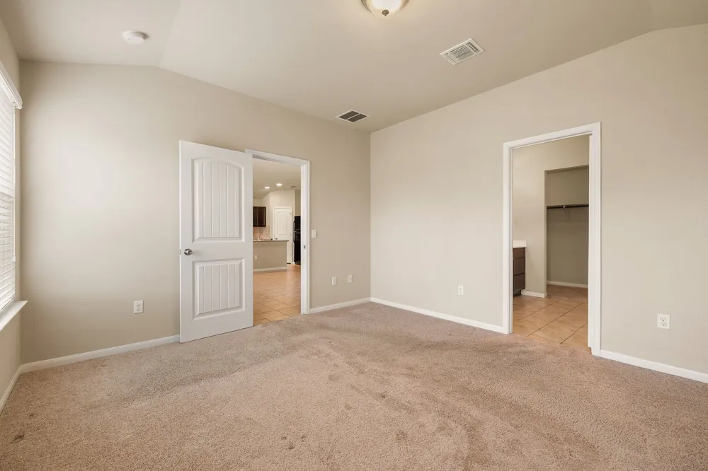 110 DENTON DRIVE Hutto, TX 78634