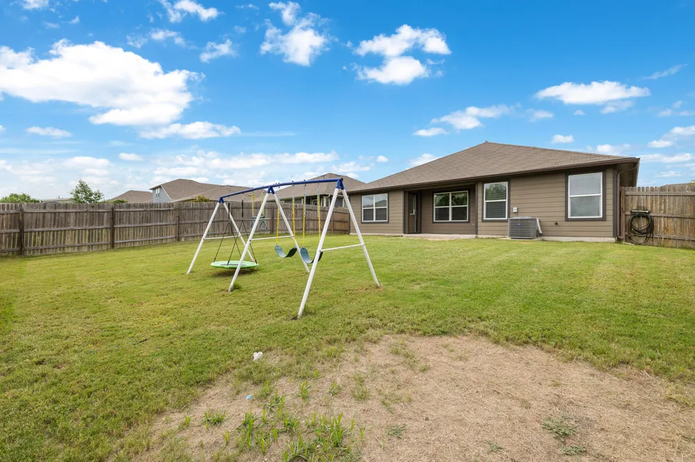 110 DENTON DRIVE Hutto, TX 78634