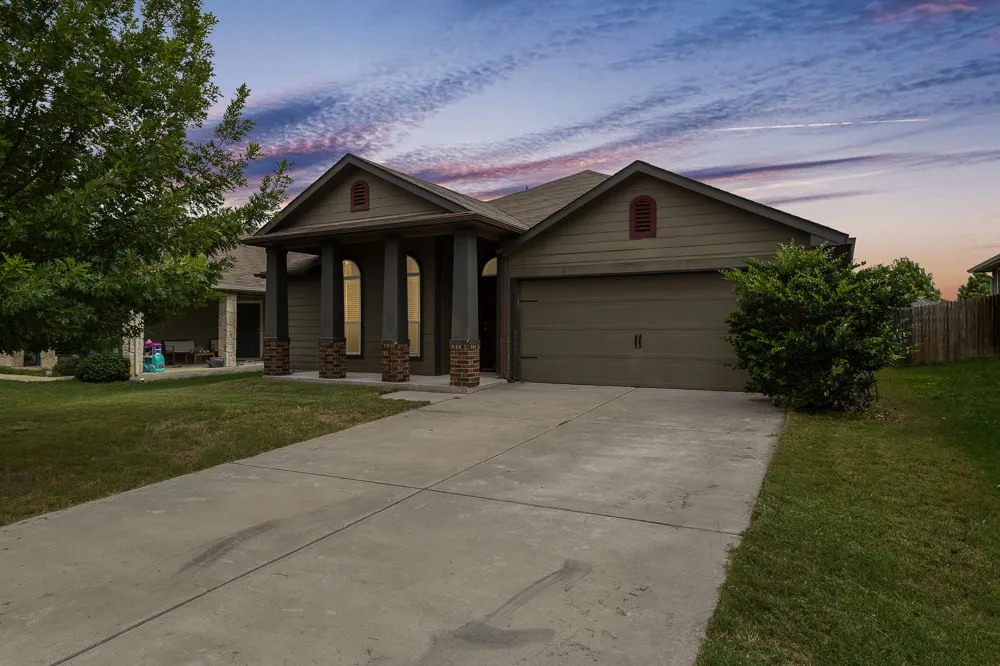 110 DENTON DRIVE Hutto, TX 78634