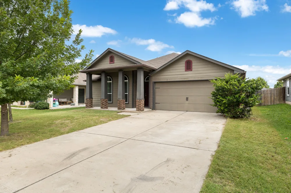 110 DENTON DRIVE Hutto, TX 78634