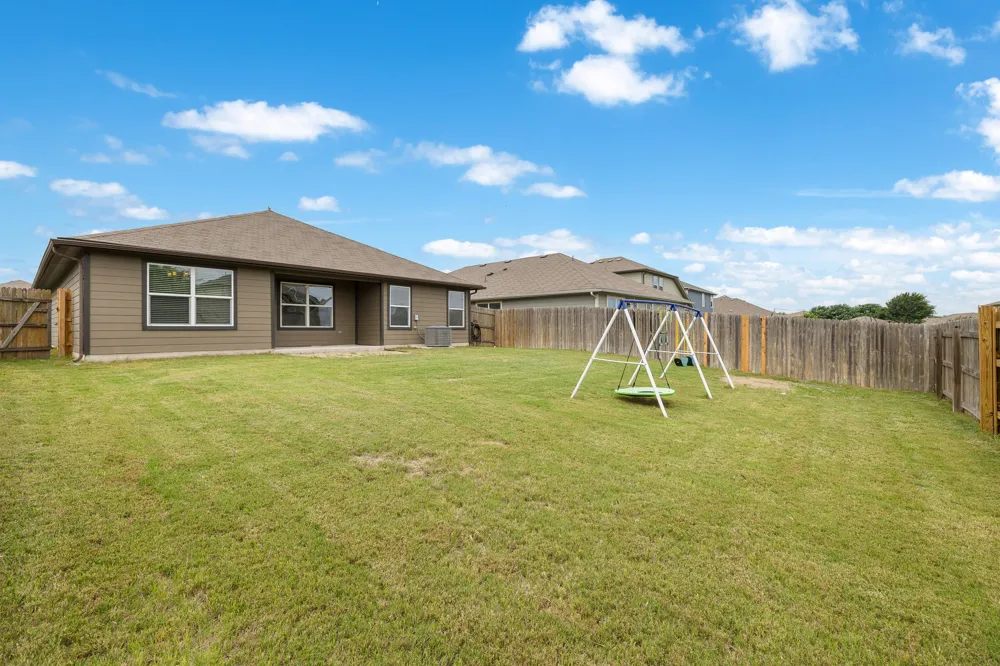 110 DENTON DRIVE Hutto, TX 78634