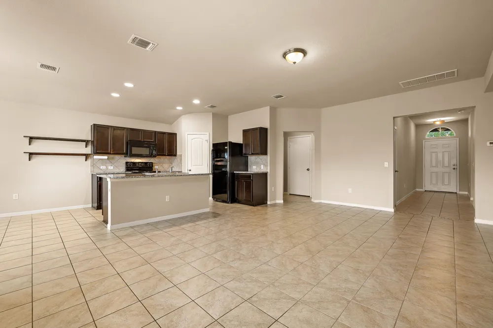 110 DENTON DRIVE Hutto, TX 78634