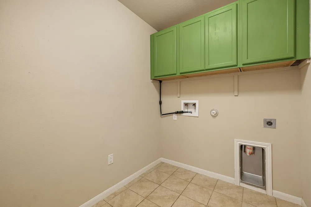 110 DENTON DRIVE Hutto, TX 78634