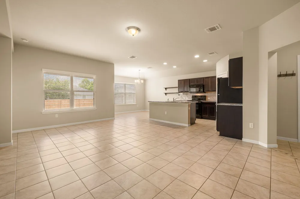 110 DENTON DRIVE Hutto, TX 78634