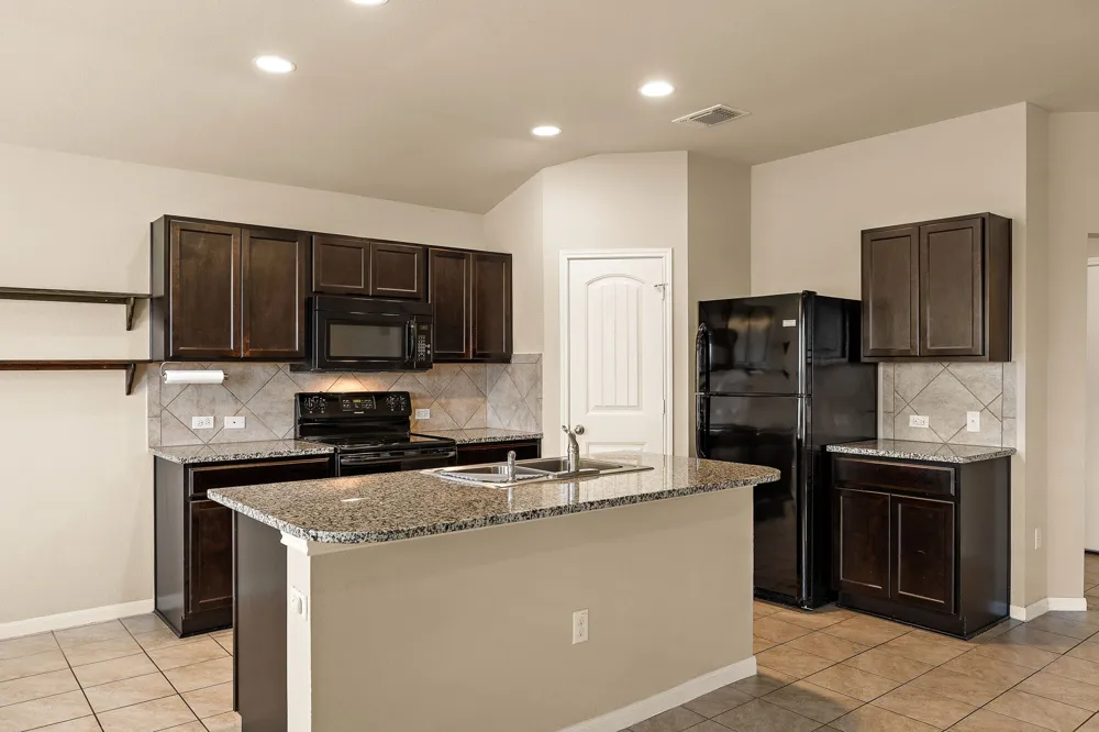 110 DENTON DRIVE Hutto, TX 78634