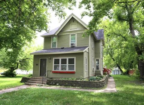 209 4th Street E