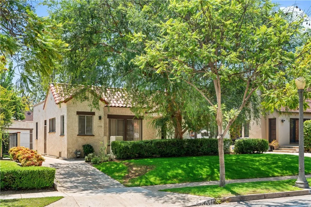 1953 S Los Robles San Marino, CA 91108