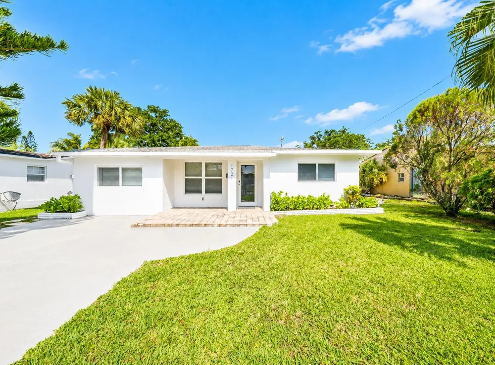 1721 16th Court Hollywood, FL 33020