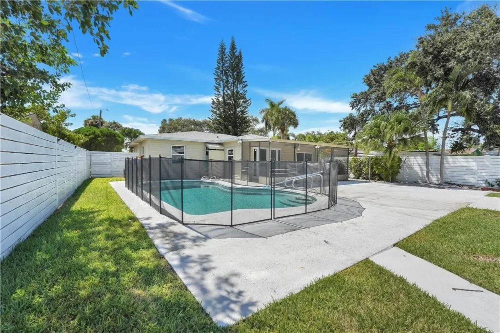 1721 16th Court Hollywood, FL 33020
