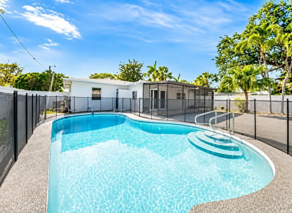 1721 16th Court Hollywood, FL 33020