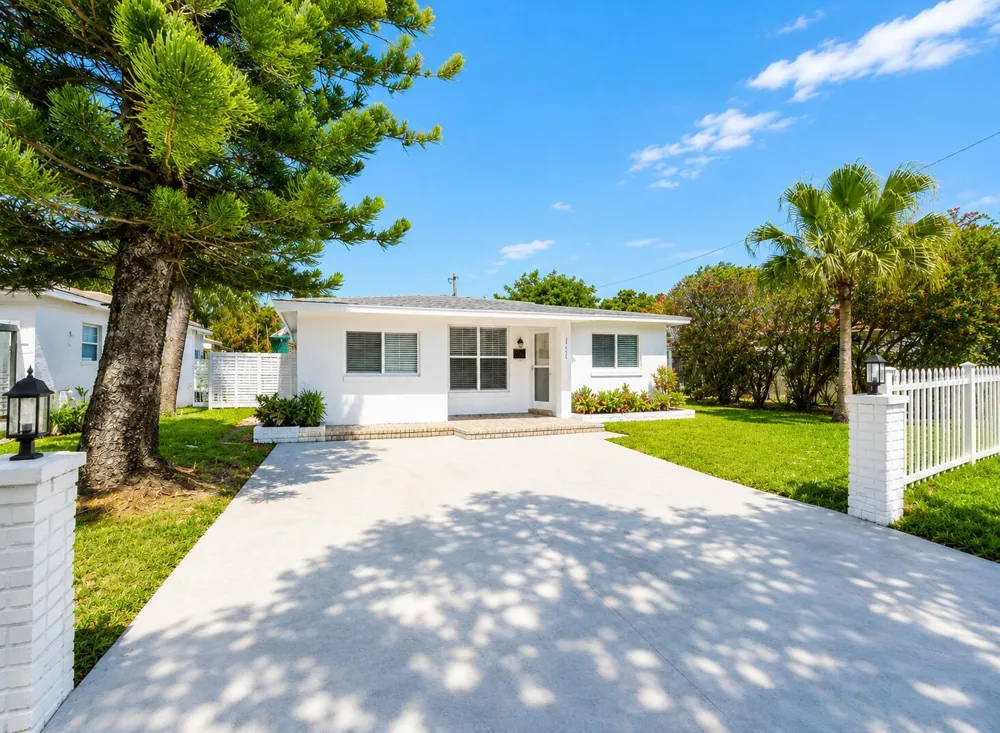 1721 16th Court Hollywood, FL 33020