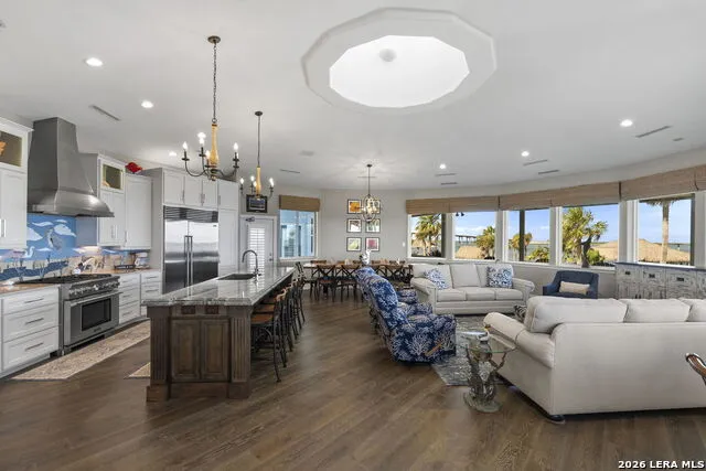 140 BAY HARBOR DR Aransas Pass, TX 78336