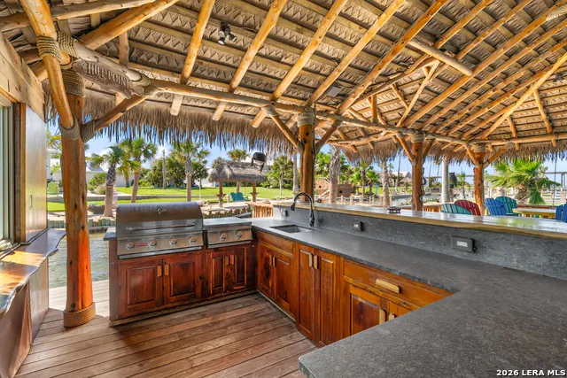 140 BAY HARBOR DR Aransas Pass, TX 78336