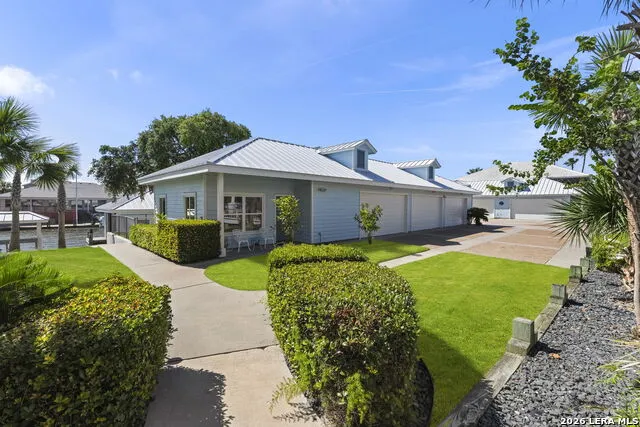 140 BAY HARBOR DR Aransas Pass, TX 78336