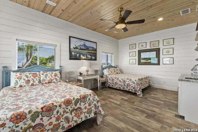 140 BAY HARBOR DR Aransas Pass, TX 78336