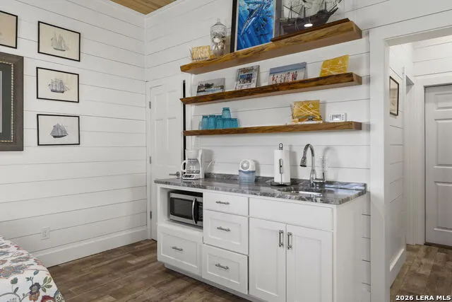 140 BAY HARBOR DR Aransas Pass, TX 78336