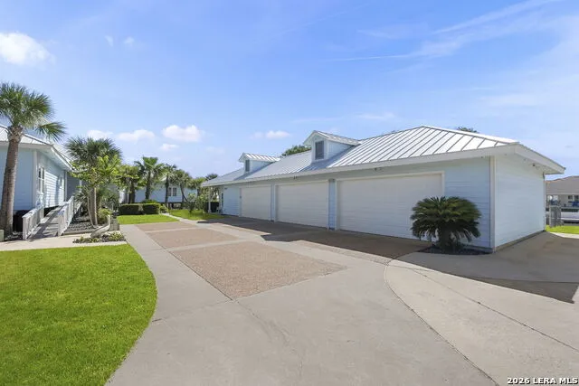 140 BAY HARBOR DR Aransas Pass, TX 78336