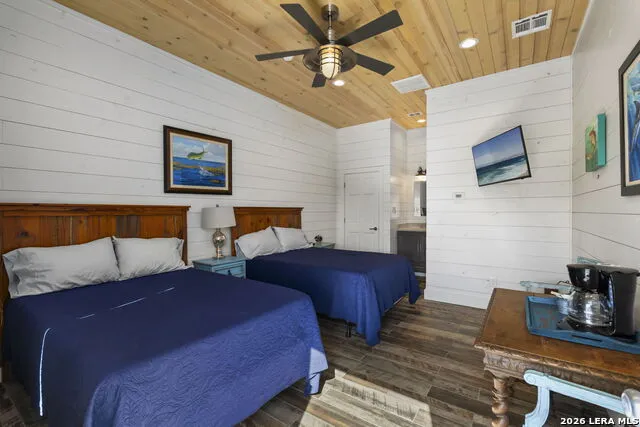 140 BAY HARBOR DR Aransas Pass, TX 78336