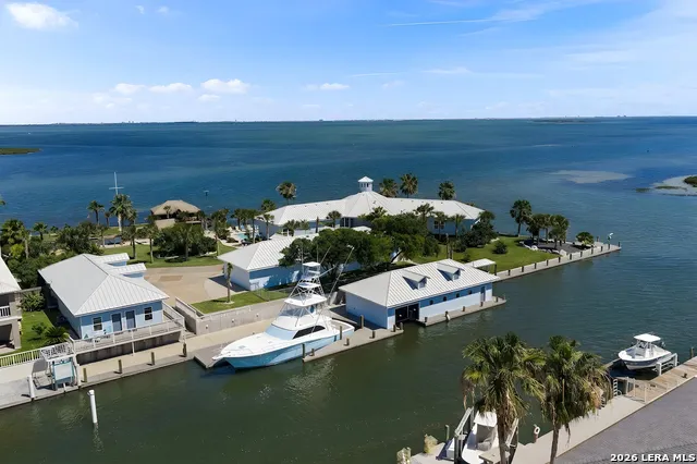 140 BAY HARBOR DR Aransas Pass, TX 78336