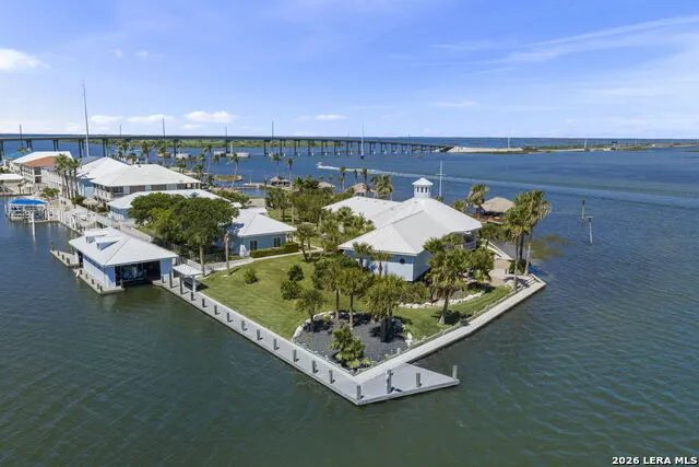 140 BAY HARBOR DR Aransas Pass, TX 78336