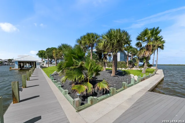 140 BAY HARBOR DR Aransas Pass, TX 78336