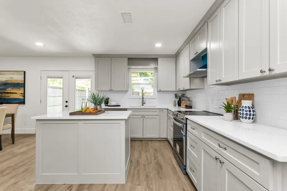 10623 Mccree Road Dallas, TX 75238