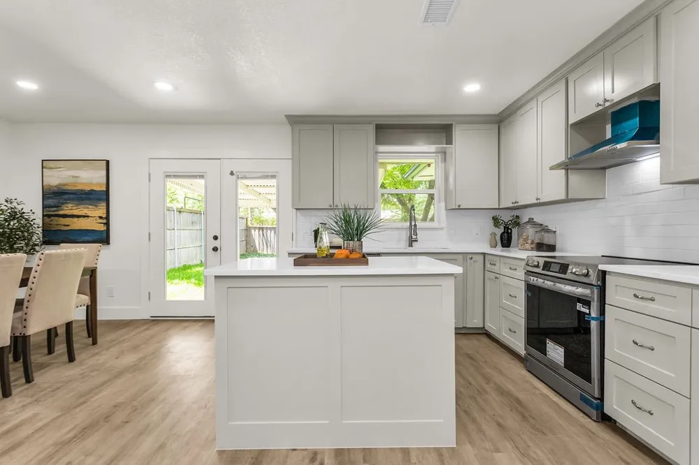 10623 Mccree Road Dallas, TX 75238