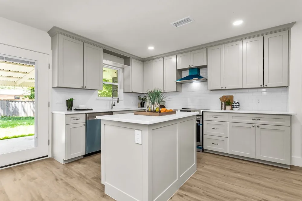 10623 Mccree Road Dallas, TX 75238