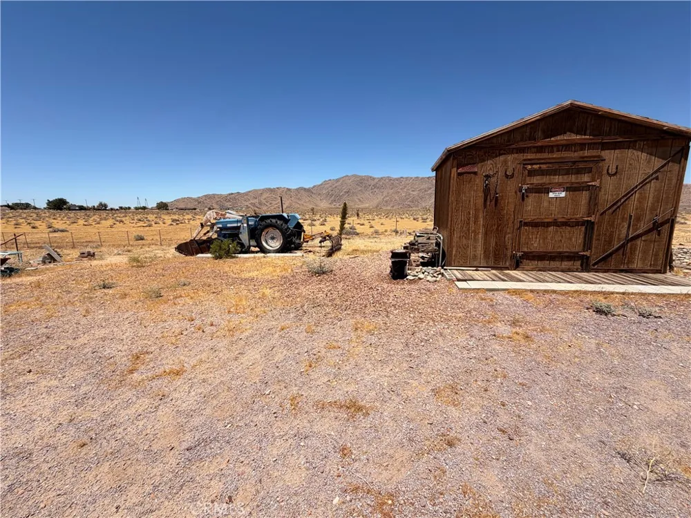 10646 Orchard Lucerne Valley, CA 92356