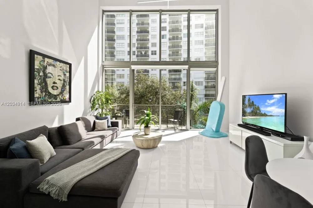 6000 Collins Ave #517 Miami Beach, FL 33140