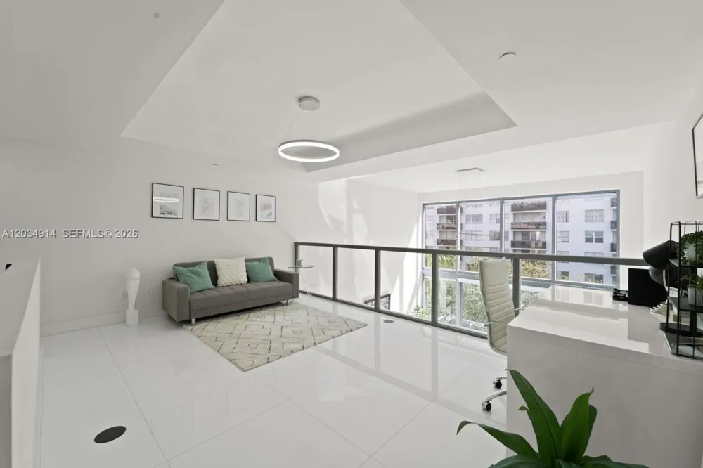 6000 Collins Ave #517 Miami Beach, FL 33140