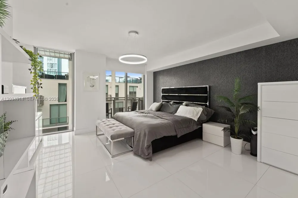 6000 Collins Ave #517 Miami Beach, FL 33140