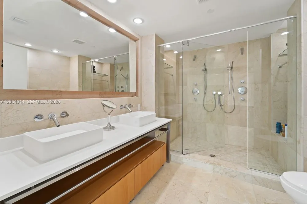 6000 Collins Ave #517 Miami Beach, FL 33140