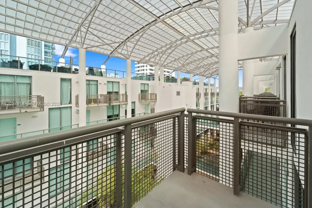 6000 Collins Ave #517 Miami Beach, FL 33140