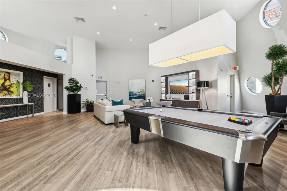 6000 Collins Ave #517 Miami Beach, FL 33140