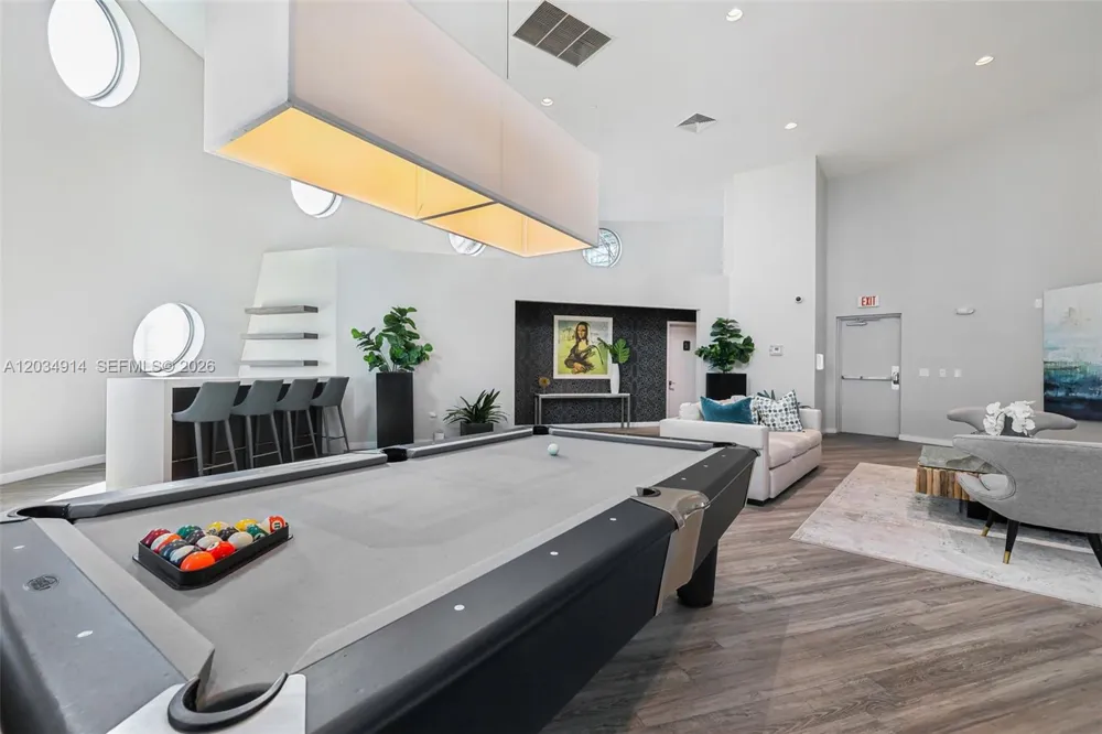 6000 Collins Ave #517 Miami Beach, FL 33140