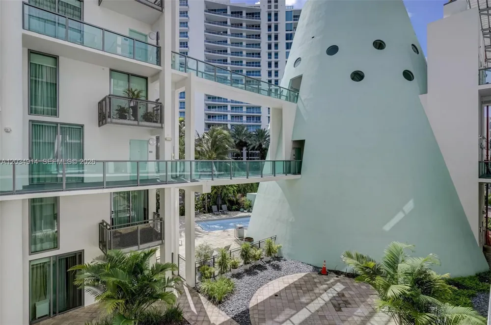 6000 Collins Ave #517 Miami Beach, FL 33140