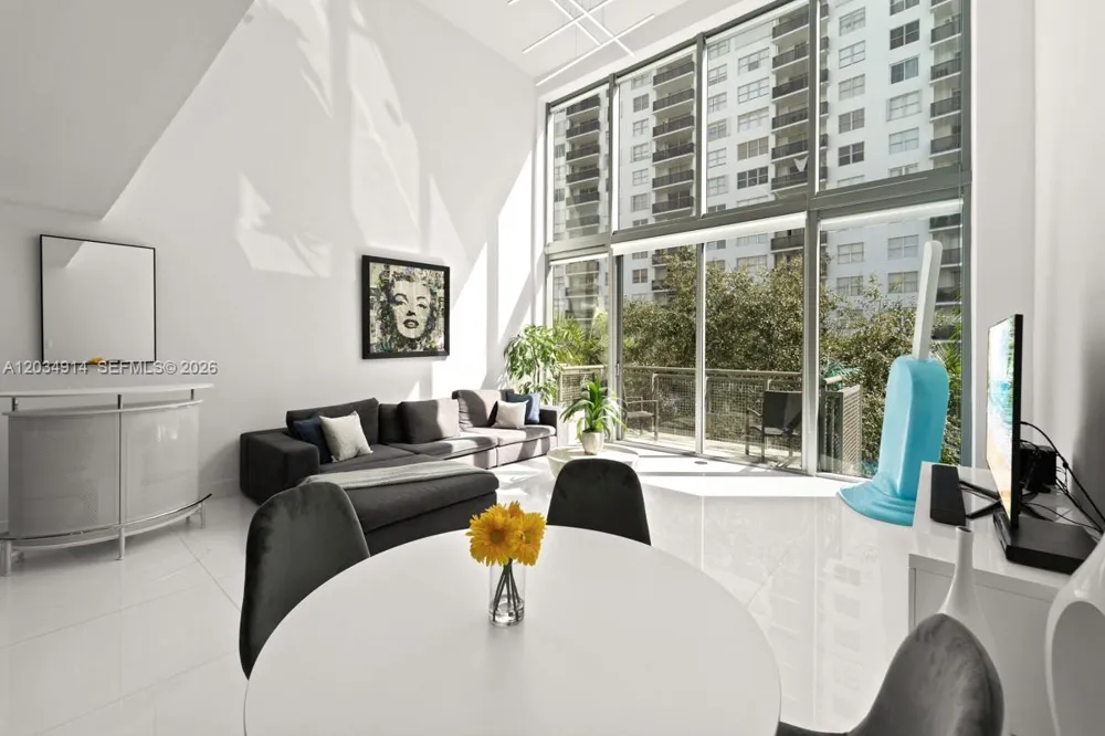 6000 Collins Ave #517 Miami Beach, FL 33140