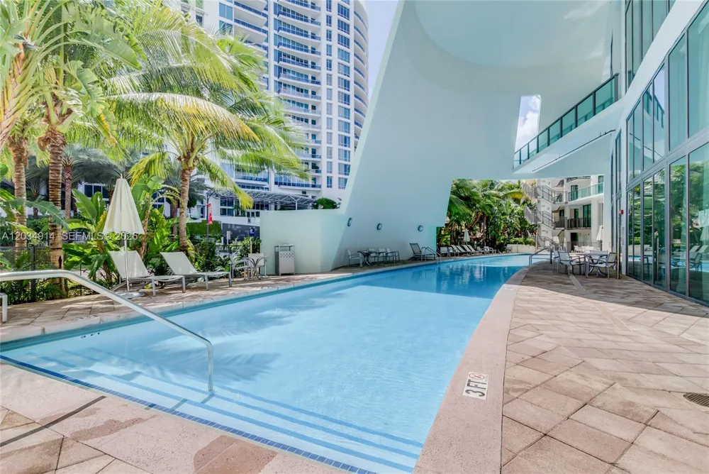 6000 Collins Ave #517 Miami Beach, FL 33140
