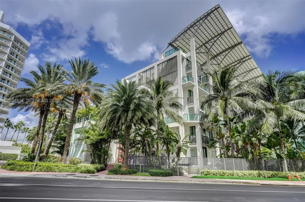 6000 Collins Ave #517 Miami Beach, FL 33140