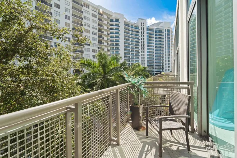 6000 Collins Ave #517 Miami Beach, FL 33140