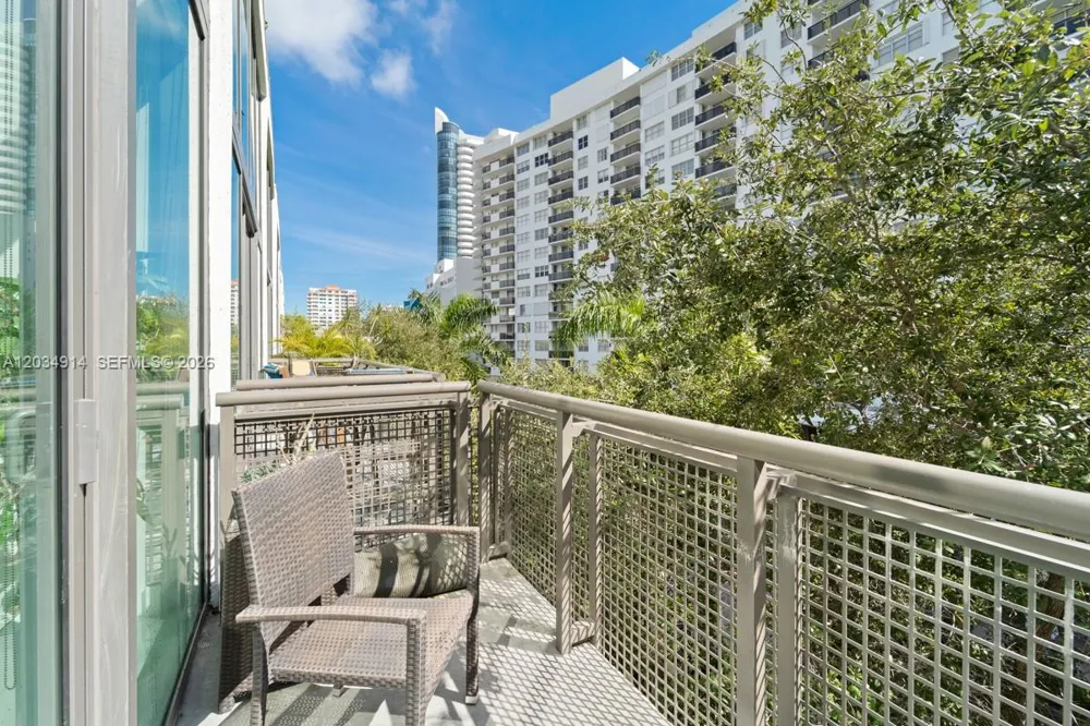 6000 Collins Ave #517 Miami Beach, FL 33140