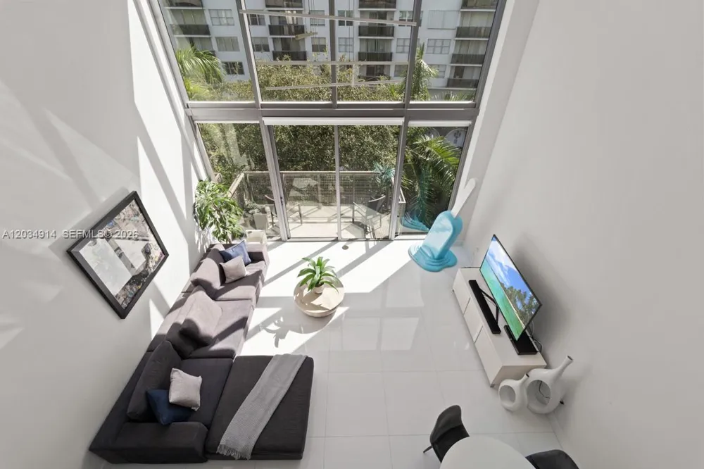 6000 Collins Ave #517 Miami Beach, FL 33140
