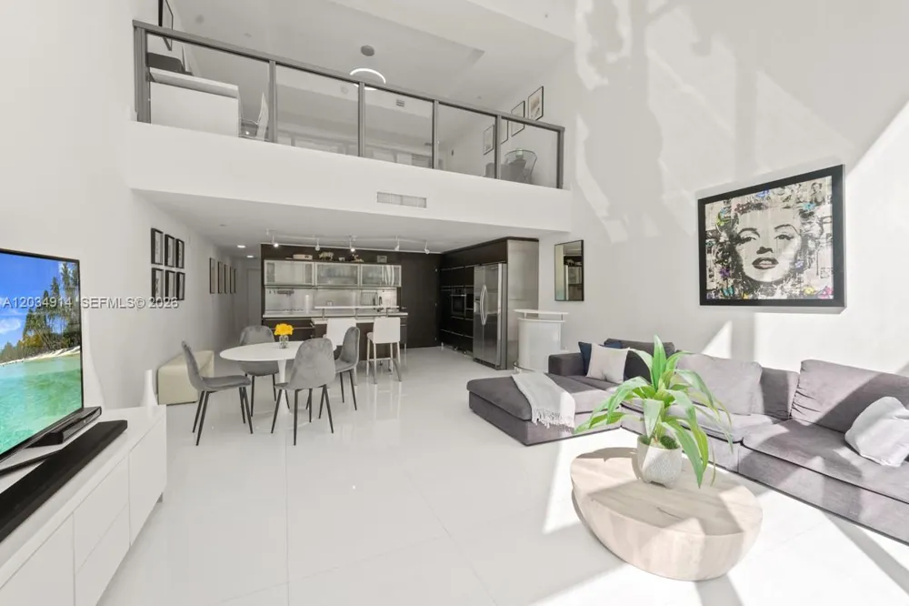 6000 Collins Ave #517 Miami Beach, FL 33140